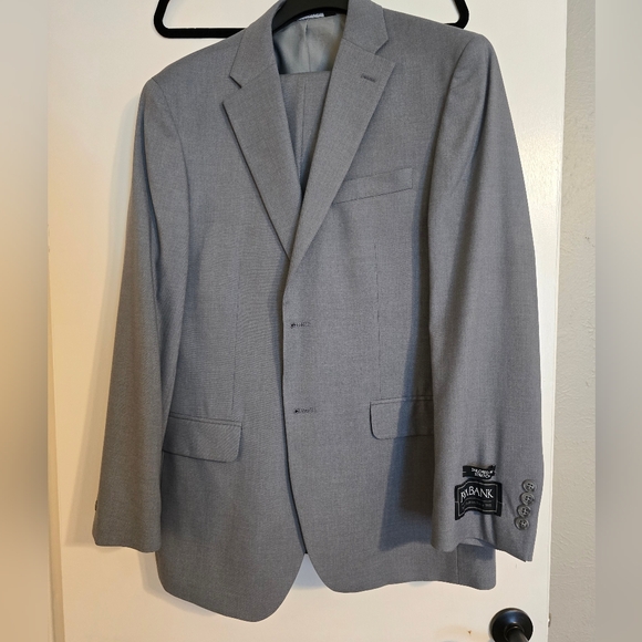 NWT Jos A. Bank mens gray suit - Picture 1 of 4